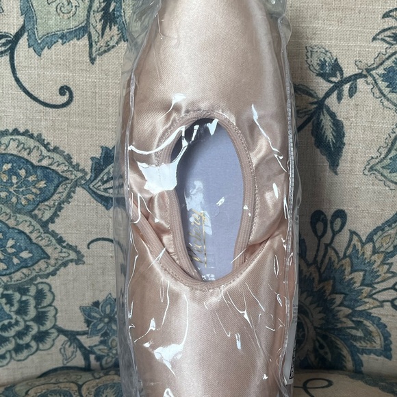 Nikolay Pointe Shoes 6.5 - Picture 5 of 9
